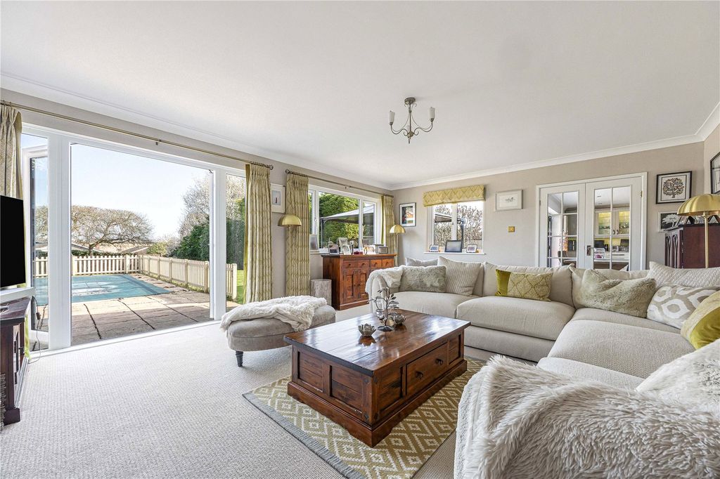 Property photo 2 of 24 Sitting Room