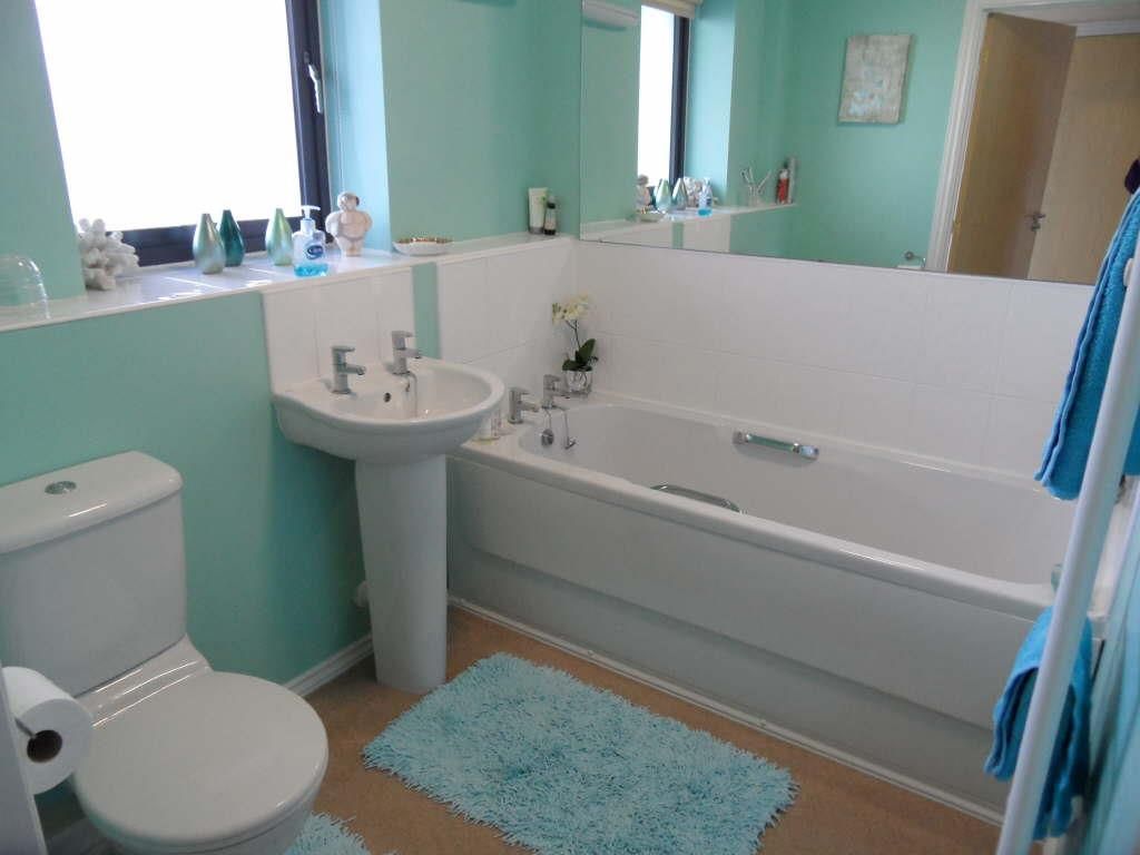 Property photo 3 of 4 Bathroom