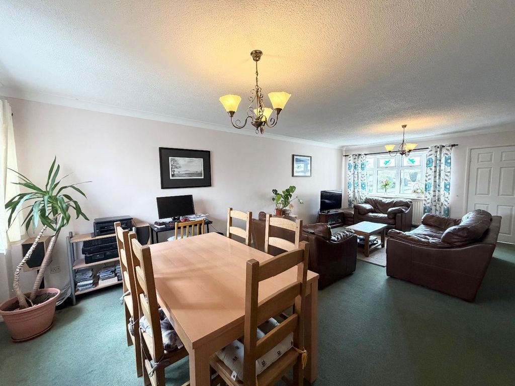 Property photo 3 of 19 Lounge/Diner