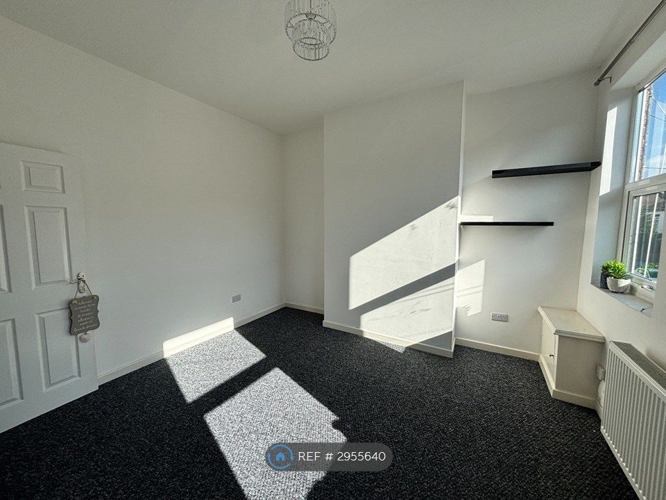 Property photo 2 of 13 Living Space