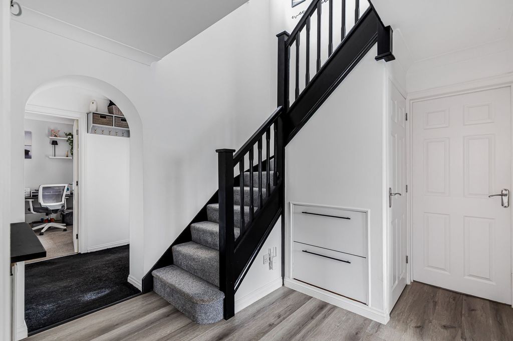 Property photo 2 of 26