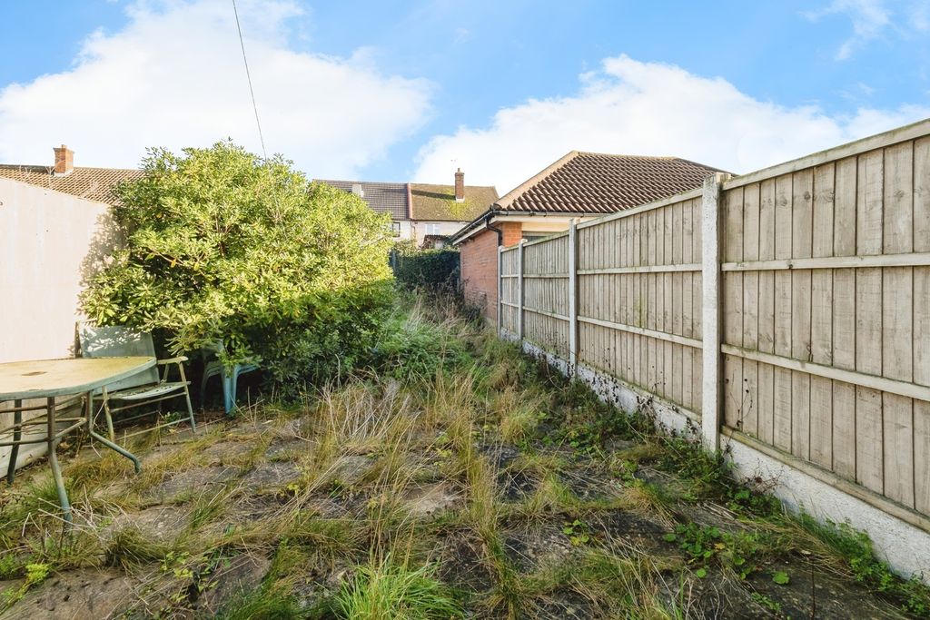 Property photo 3 of 11 Garden