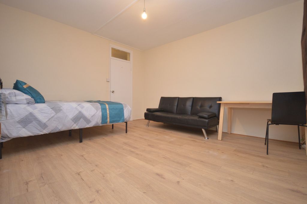 Property photo 3 of 6 Gallery