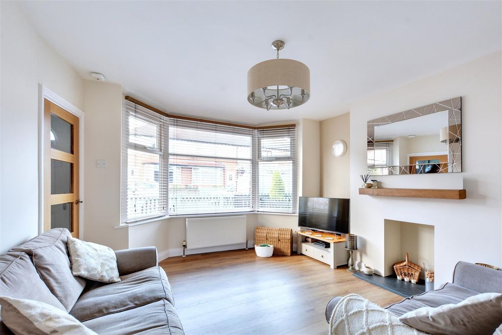 Property photo 2 of 21 Lounge_1.Jpeg