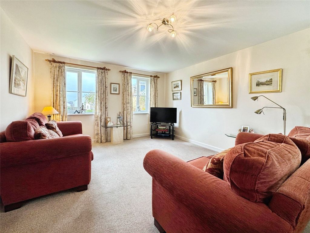 Property photo 2 of 24 Lounge