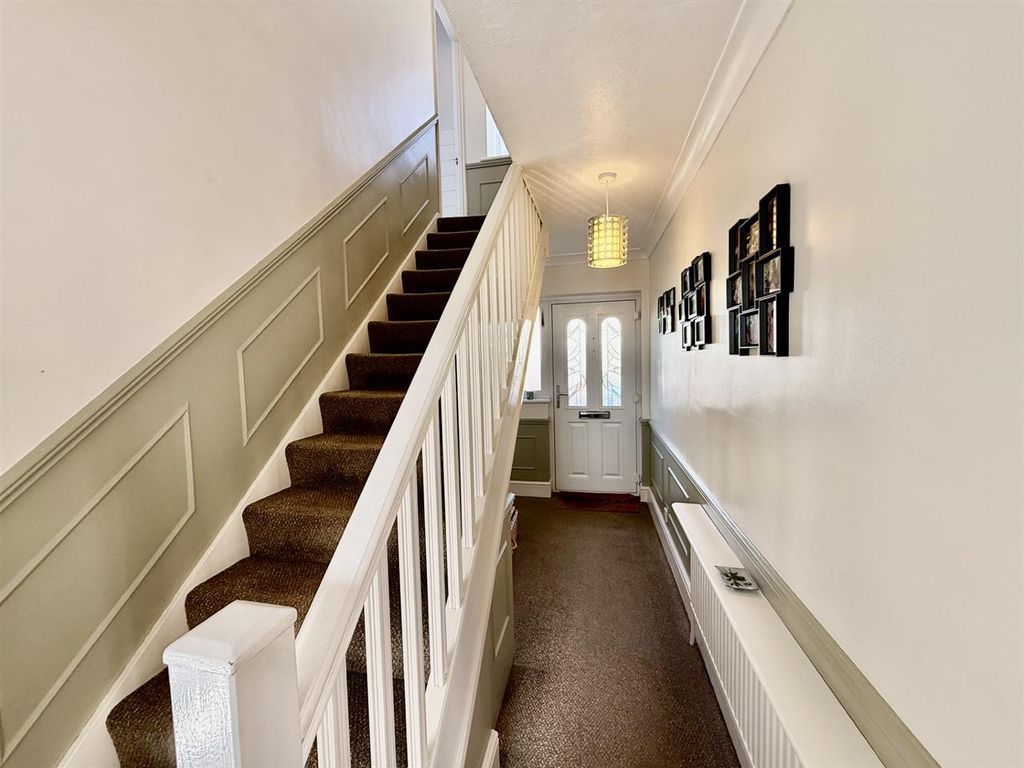 Property photo 2 of 25