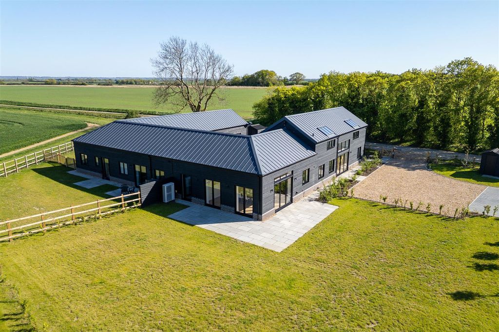Property photo 1 of 26 260423 - 1 Crew Yard Barn, Begwary - 02.Jpg