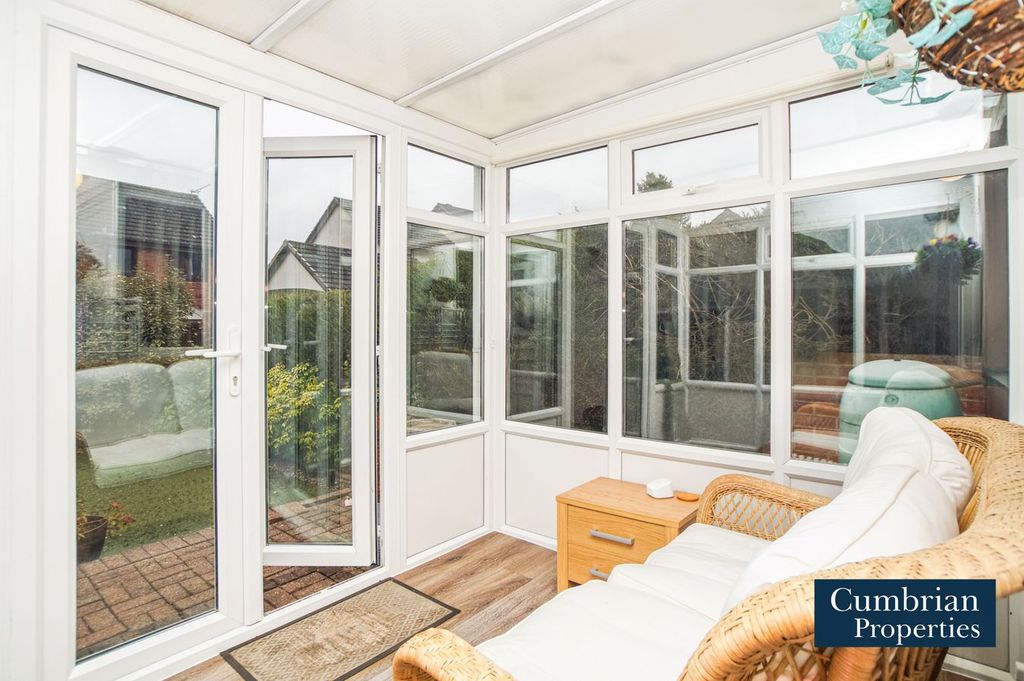 Property photo 3 of 17 Conservatory