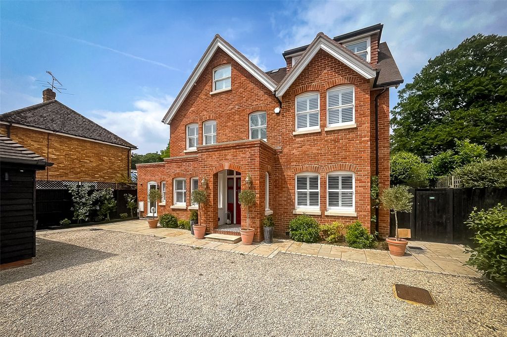 Property photo 1 of 40 House. Partnership