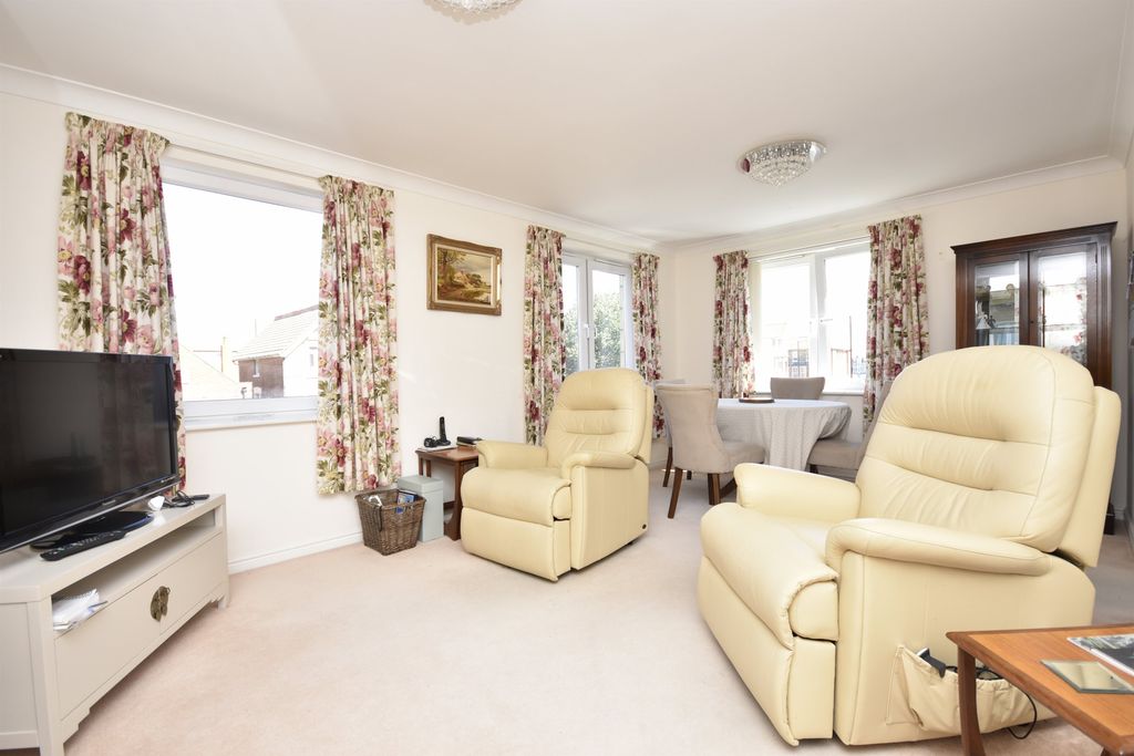 Property photo 3 of 11