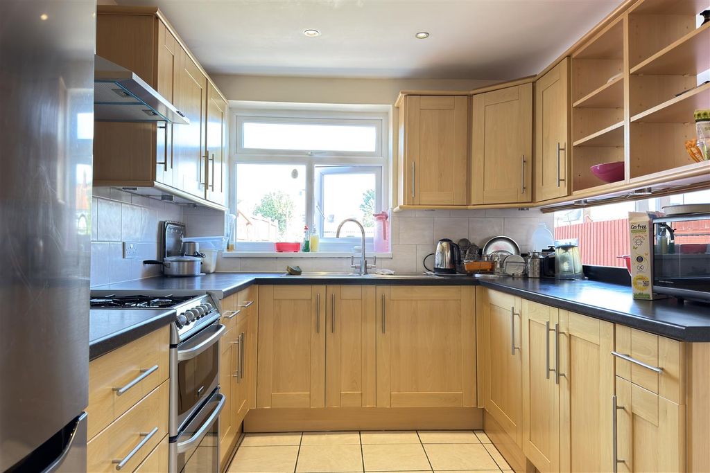 Property photo 3 of 20 Kitchen &amp; Diner