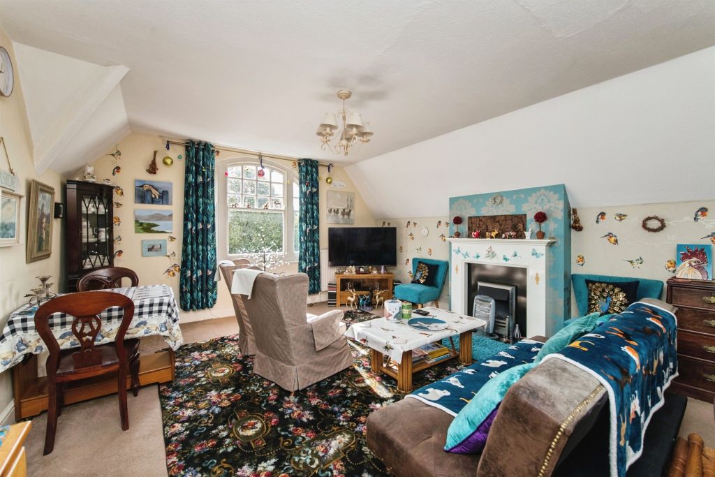 Property photo 3 of 17