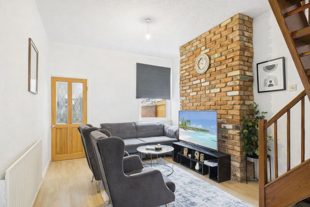 Property photo 2 of 9