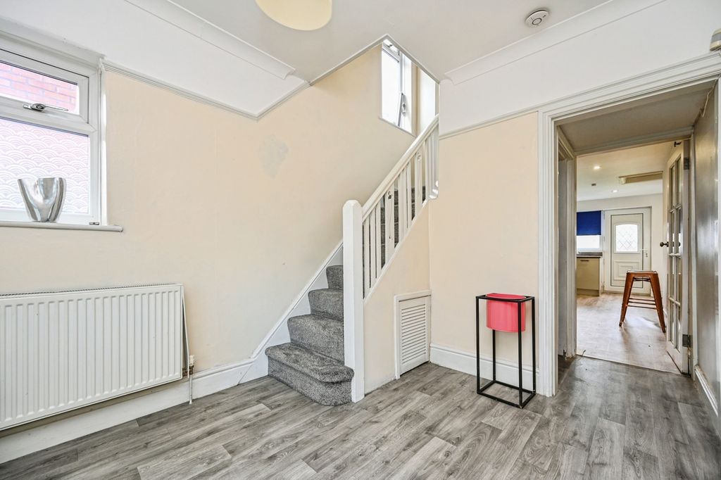 Property photo 2 of 18 Pbox-Img.Jpg