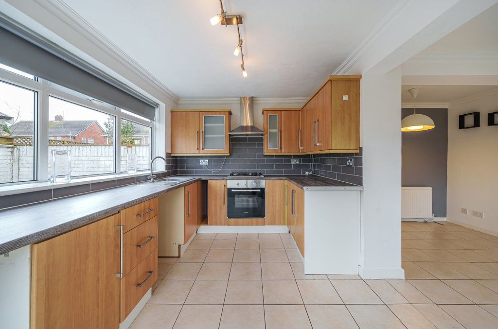 Property photo 2 of 10 Kitchen