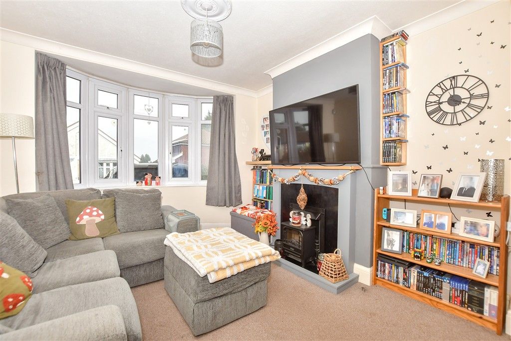 Property photo 3 of 12 Lounge