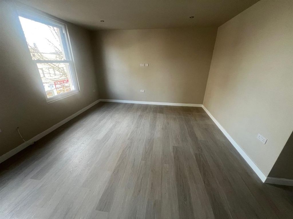 Property photo 2 of 5 Gallery