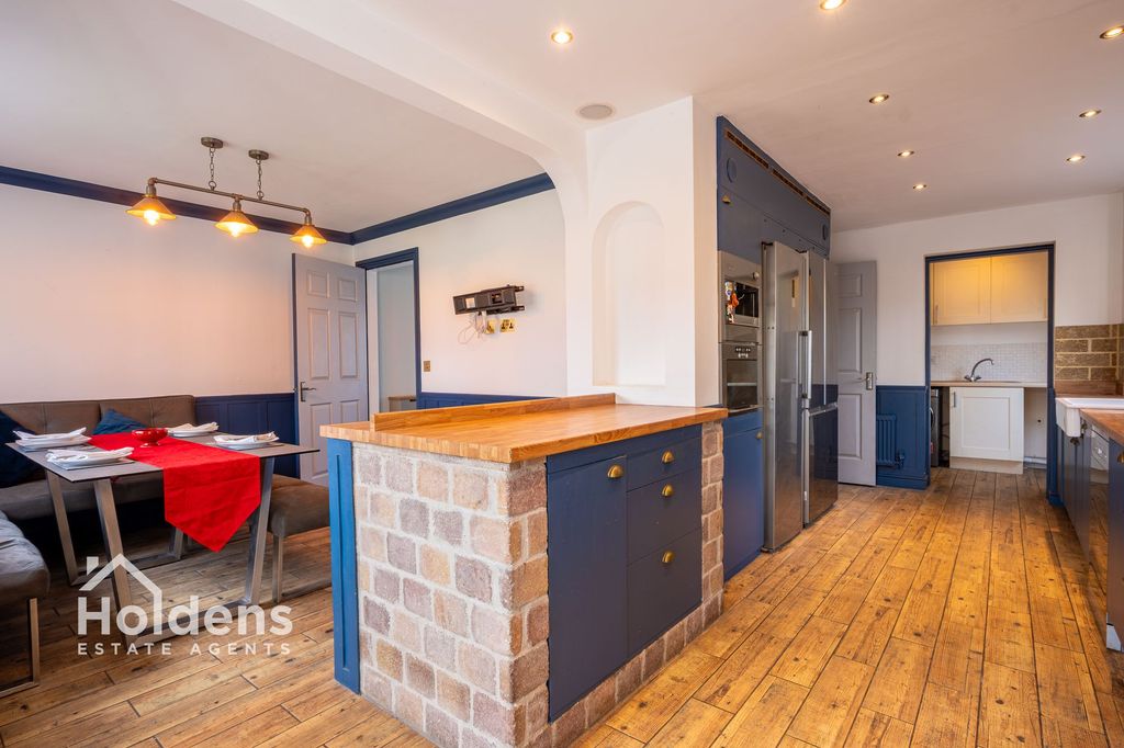 Property photo 3 of 27