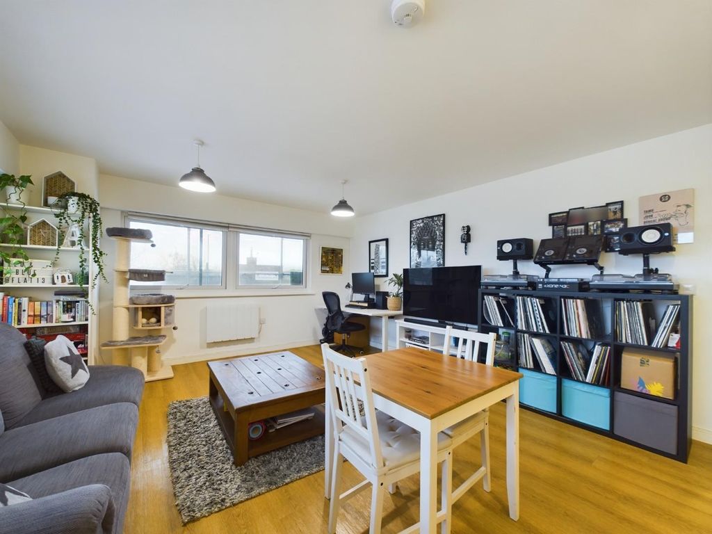 Property photo 3 of 19 Cam01530G0-Pr0093-Still010.Jpg