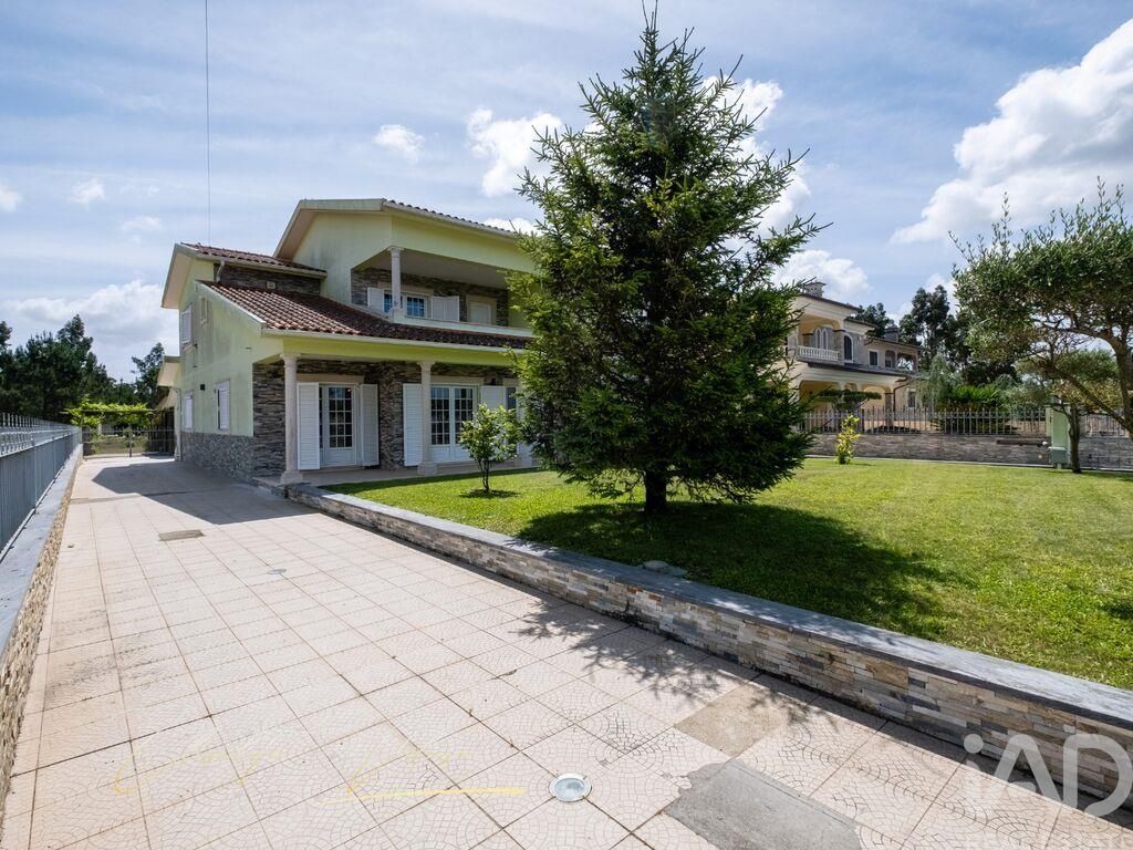 Property photo 3 of 40