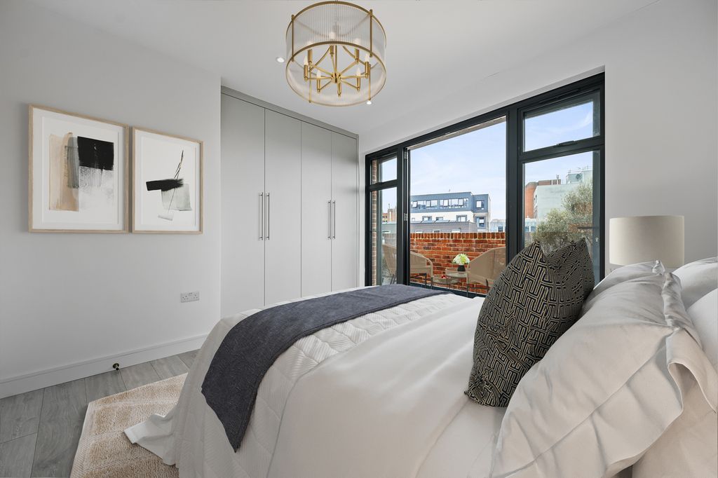 Property photo 2 of 8 Cs - Furnished Flat 5, 320 Station Road - 1