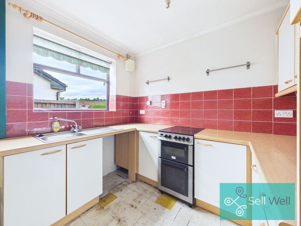 Property photo 3 of 19 Kitchen