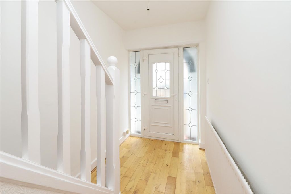 Property photo 2 of 16 Entrance