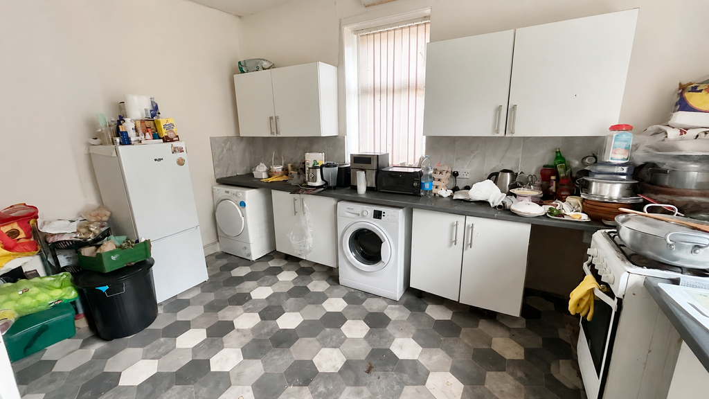 Property photo 3 of 12 4