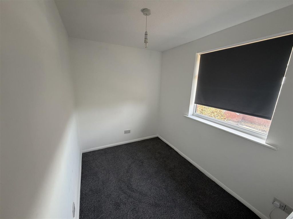 Property photo 1 of 8 Bed 1