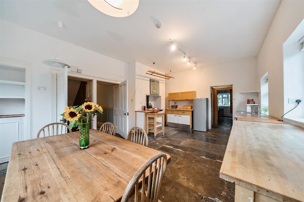 Property photo 2 of 20 Kitchen/Dining Room