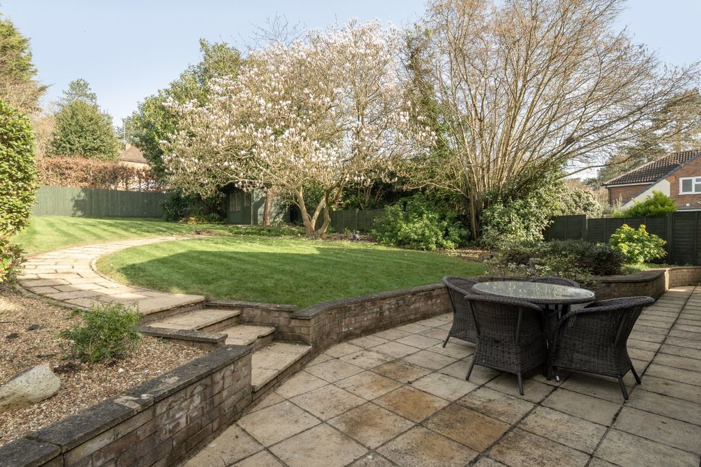 Property photo 2 of 33 Garden