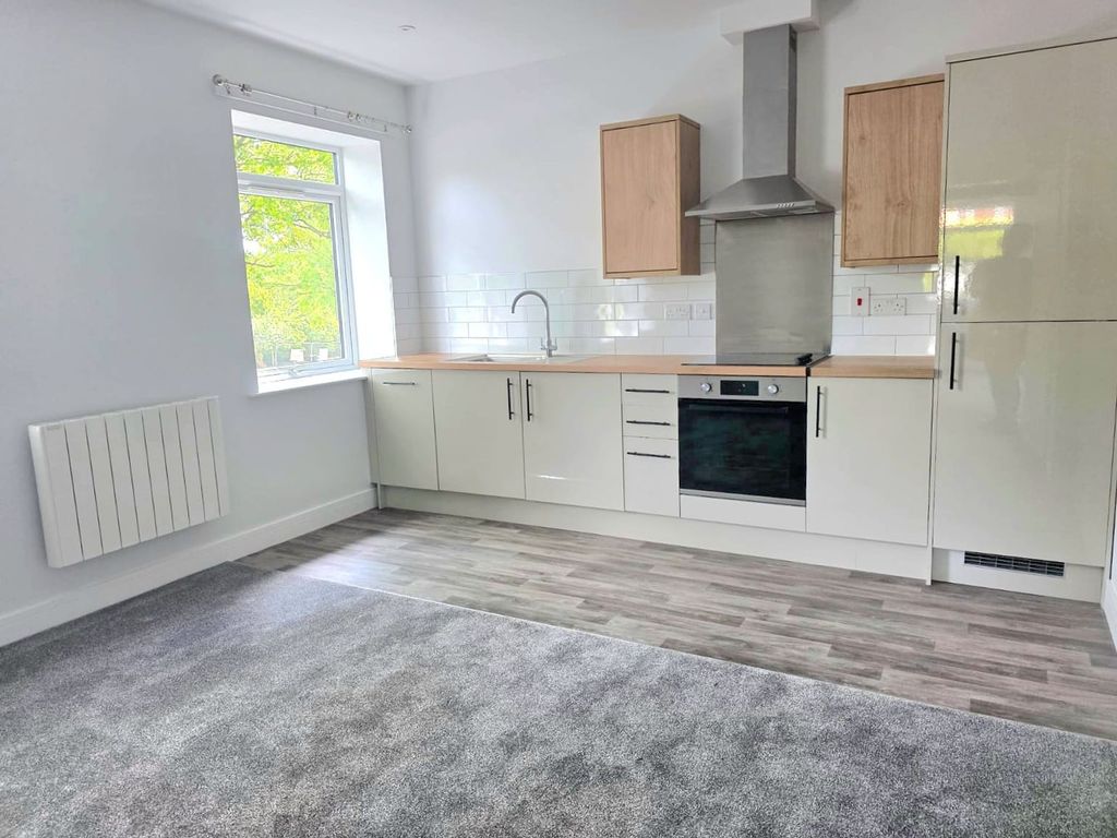 Property photo 2 of 10 Kitchen