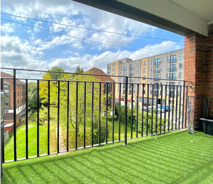 Property photo 2 of 7 Balcony