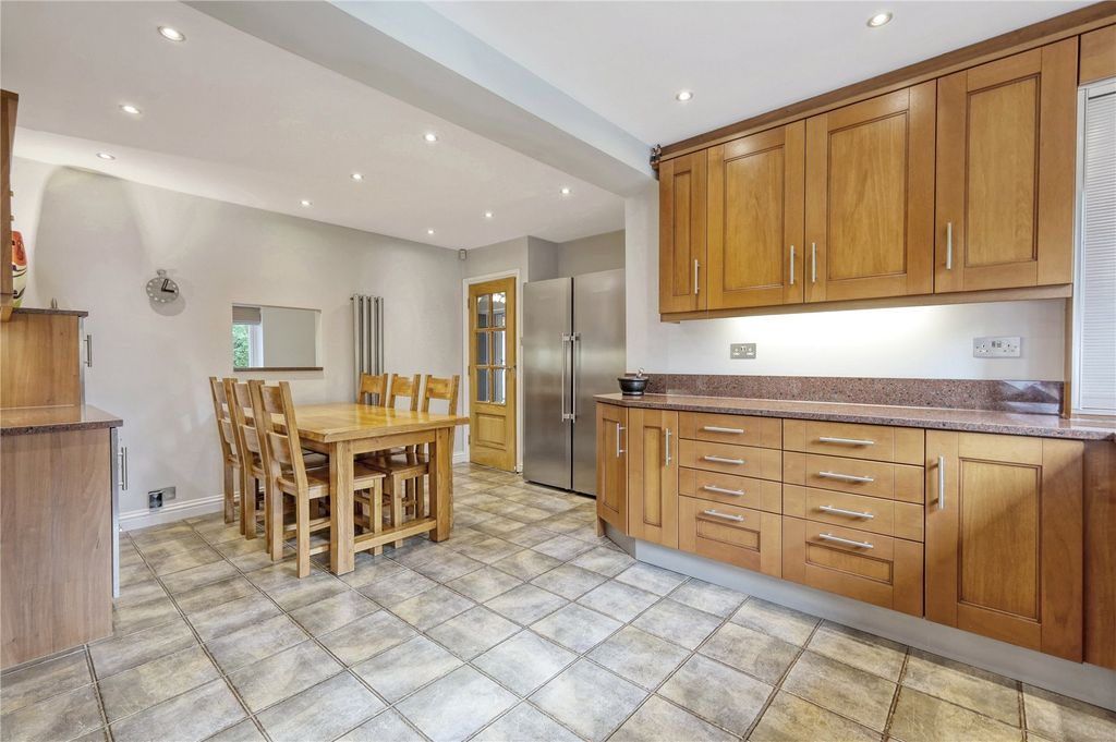 Property photo 3 of 25 Kitchen