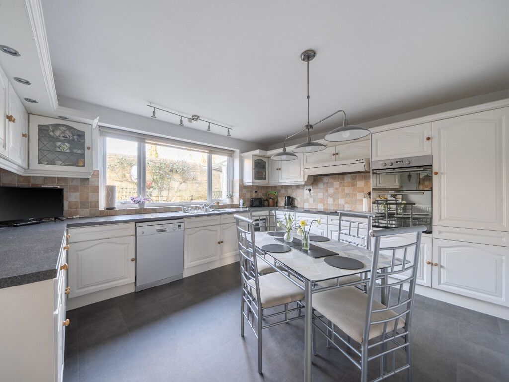 Property photo 3 of 29 1423545-29-69A713...