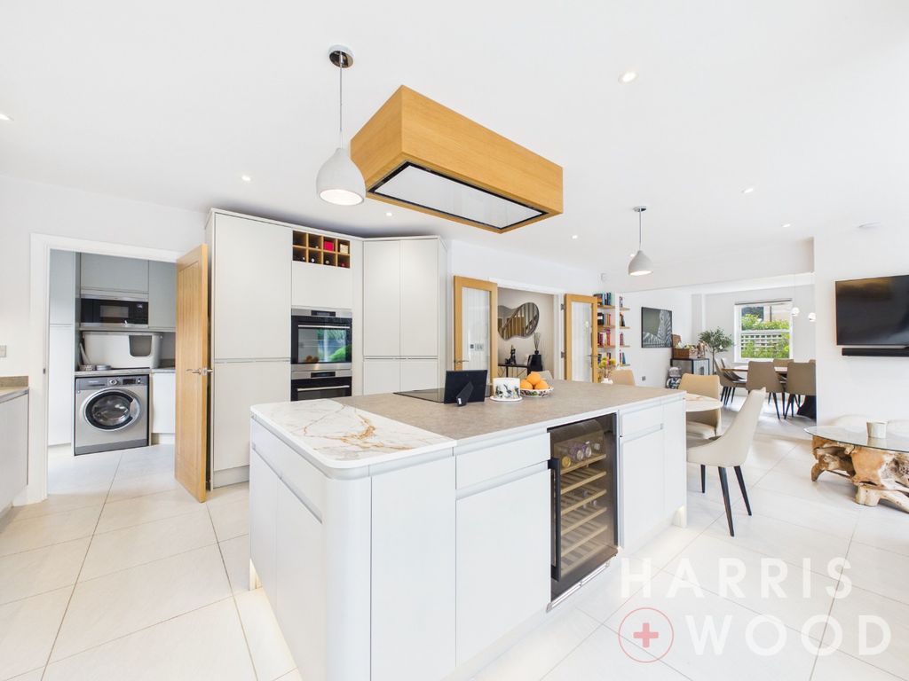 Property photo 2 of 64 5516432