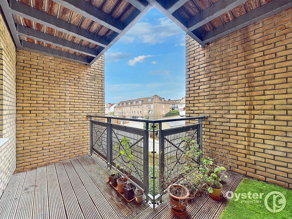 Property photo 2 of 17 Balcony