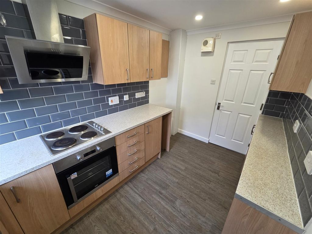 Property photo 3 of 23 Kitchen