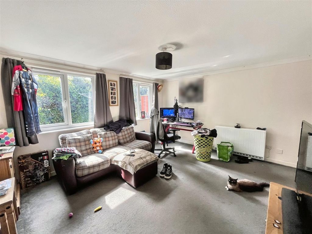Property photo 2 of 15 Living Room