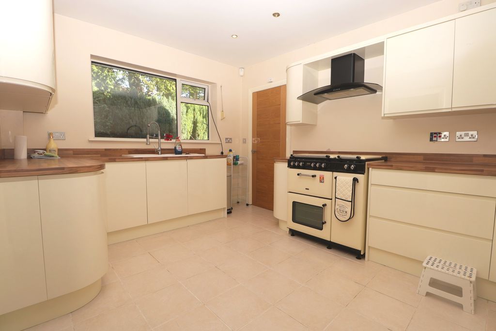 Property photo 2 of 40 Kitchen