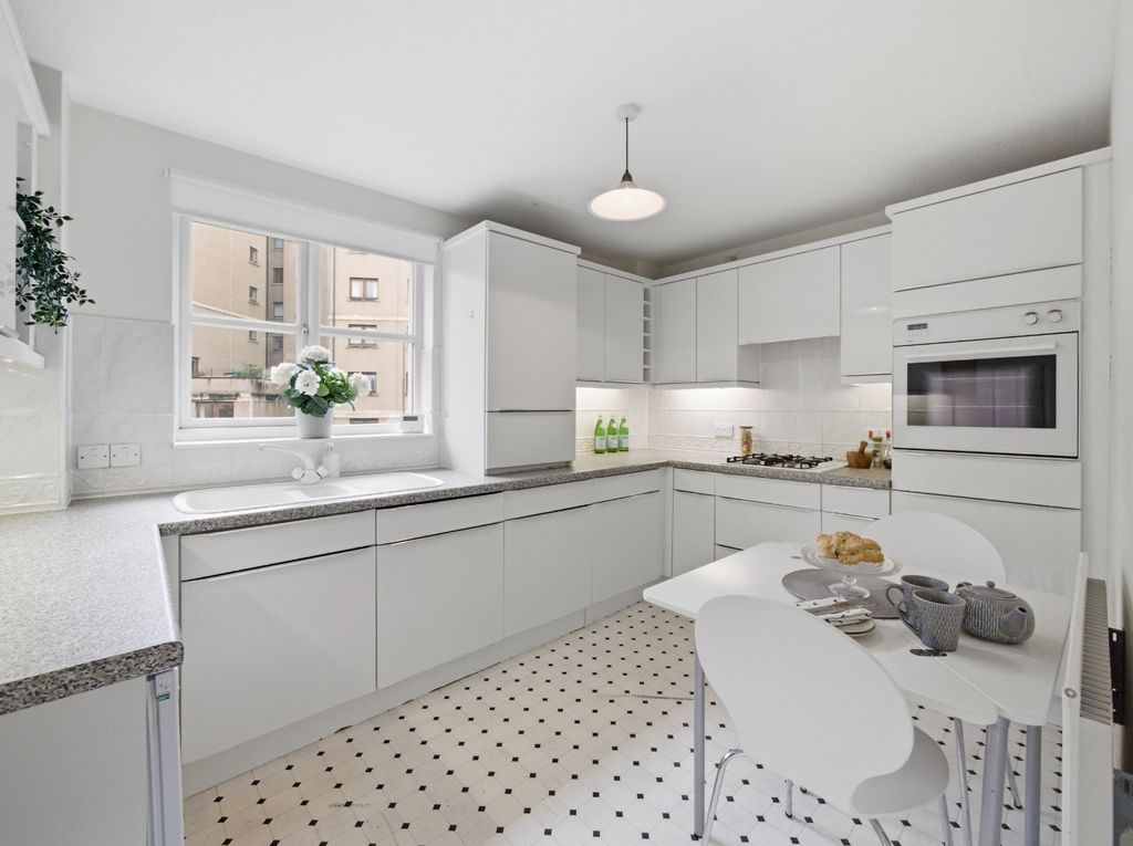 Property photo 3 of 25 Picture 3