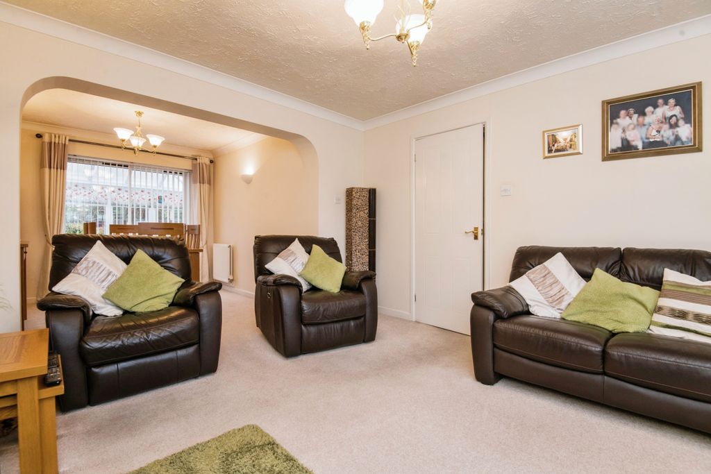 Property photo 2 of 14 Lounge