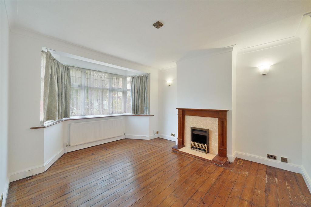 Property photo 2 of 12 23 East Court - Ts90Xypxkmcz9Sgl6Zgn.Jpg