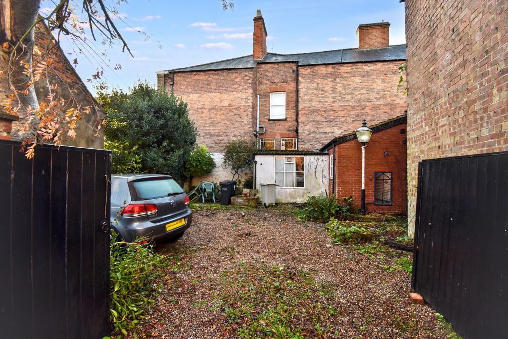 Property photo 2 of 22