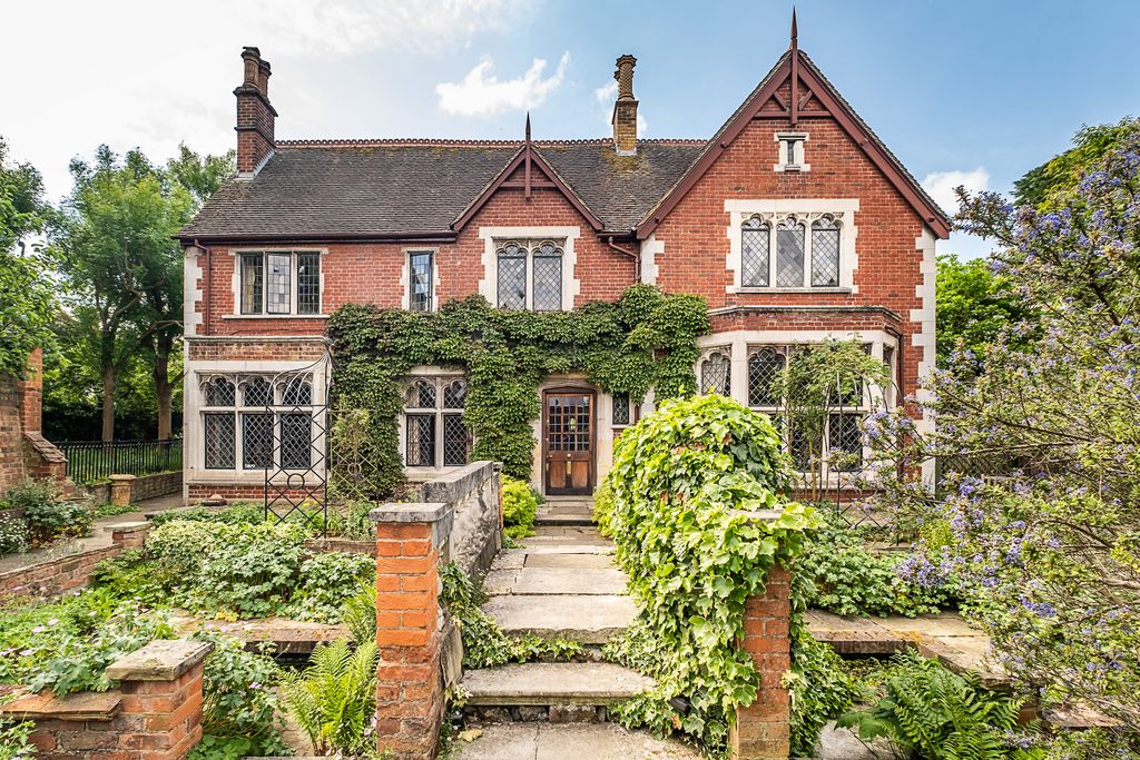 Property photo 2 of 15