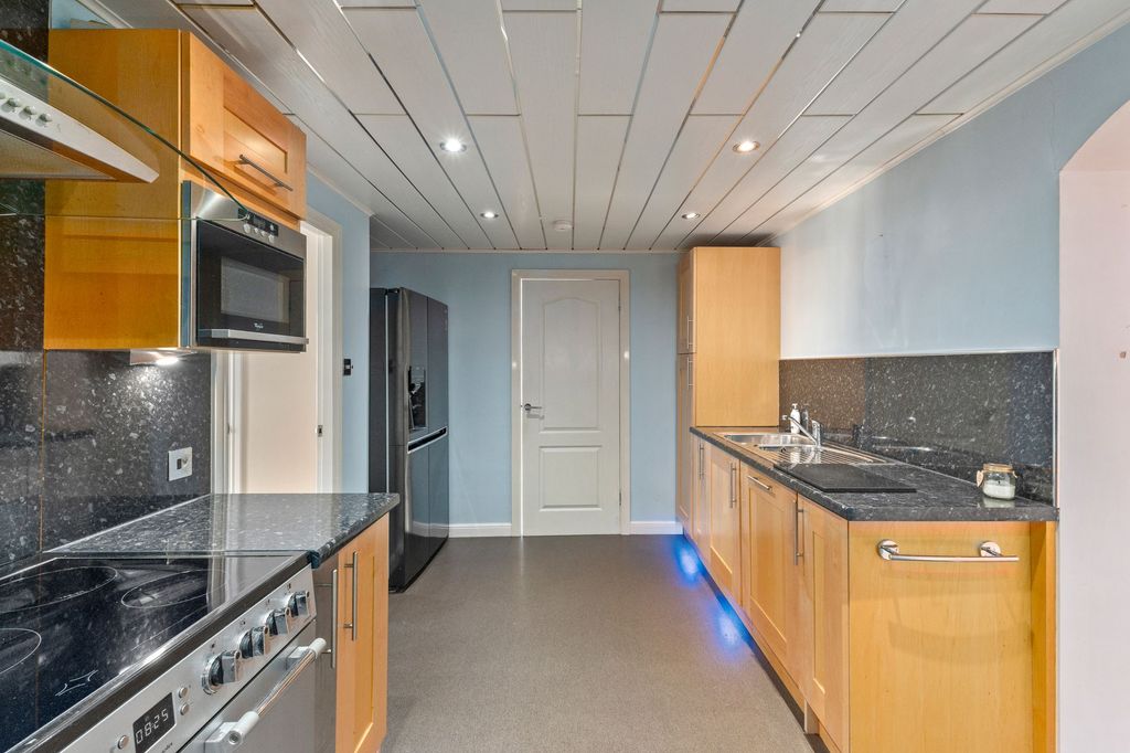 Property photo 3 of 26