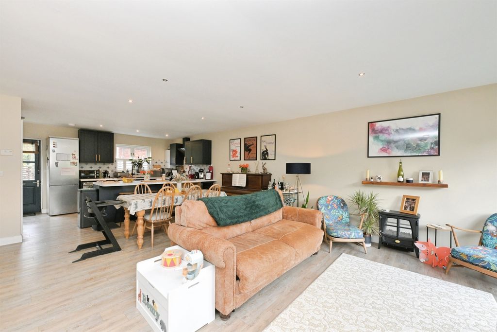 Property photo 2 of 17