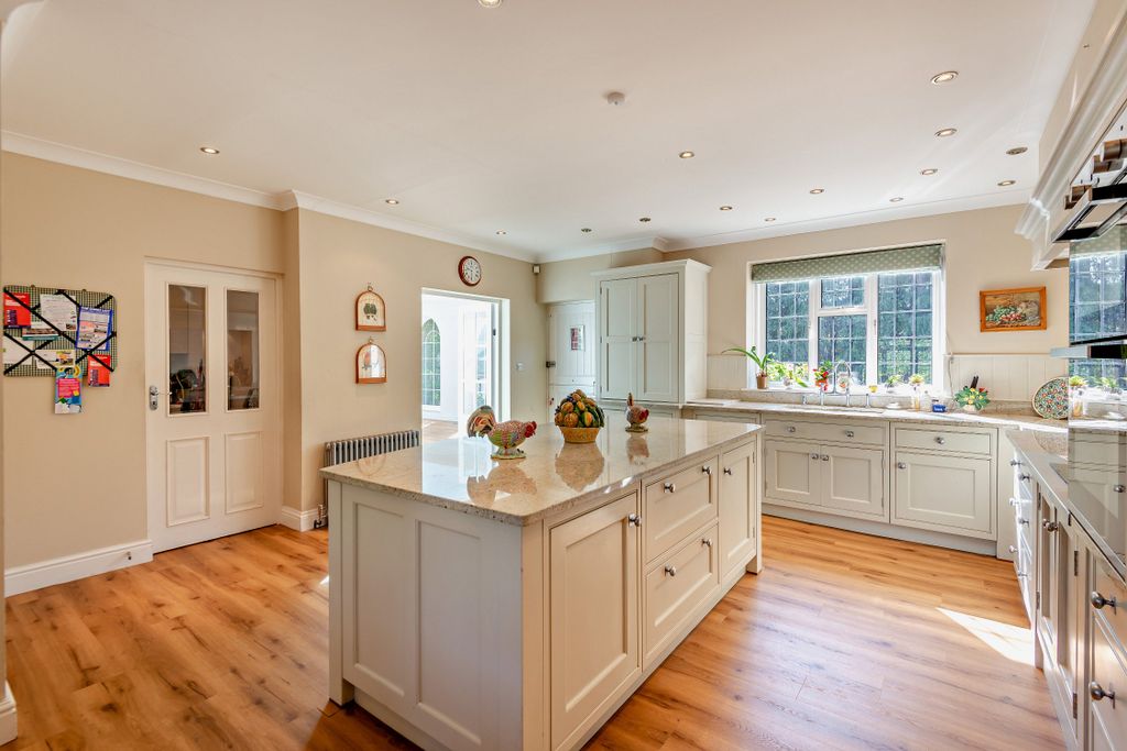 Property photo 2 of 19 Kitchen Breakfast Rm