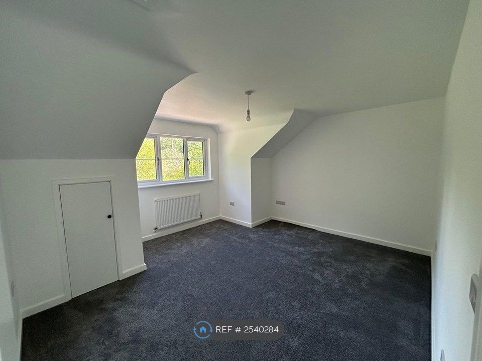 Property photo 3 of 19 Bedroom 1 (2)