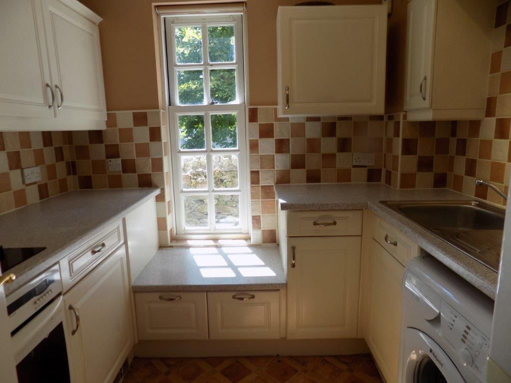 Property photo 3 of 7 Kitchen